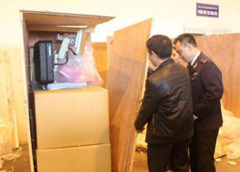 Câu hỏi lớn từ vụ “2 lô thiết bị y tế quá đát"